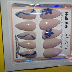 Elegant Blue Floral Press-On Nails